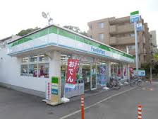 コンビニ　ファミリーマート 昭和御器所四丁目店（コンビニ）まで216m