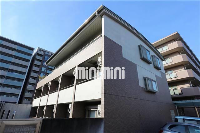 建物外観　周辺には商業施設が多数あります