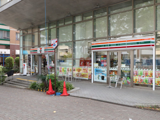 コンビニ　セブンイレブン港北サウスウッド店（コンビニ）まで351m