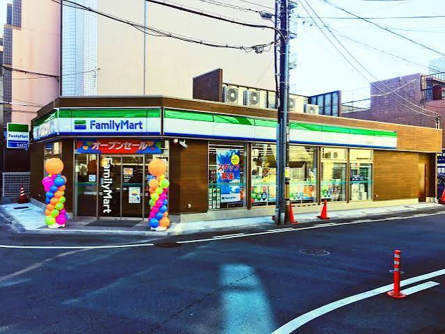 コンビニ　ファミリーマート　姫路塩町（コンビニ）まで474m