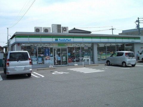 コンビニ　ファミリーマート 西尾徳永東店（コンビニ）まで272m