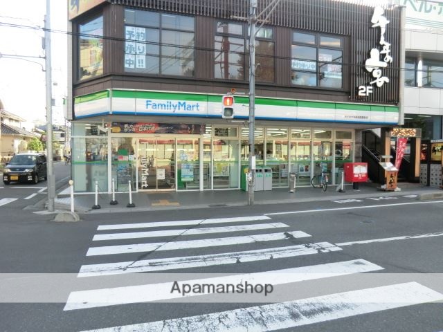 コンビニ　ファミリーマート（コンビニ）まで730m
