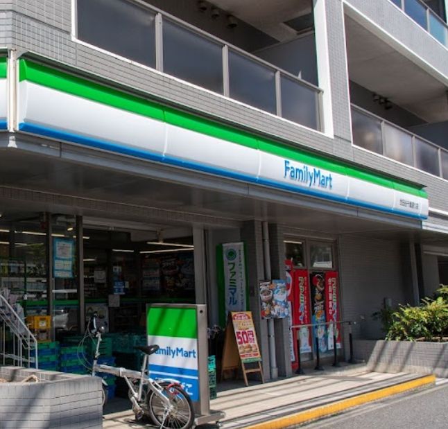 コンビニ　ファミリーマート 世田谷千歳通り店（コンビニ）まで632m