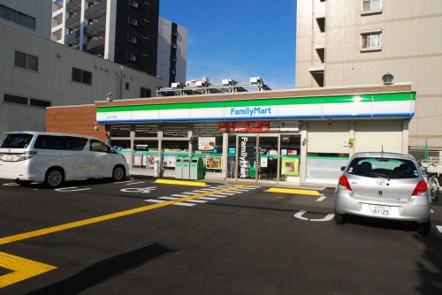 コンビニ　ファミリーマート 桜川二丁目店（コンビニ）まで448m