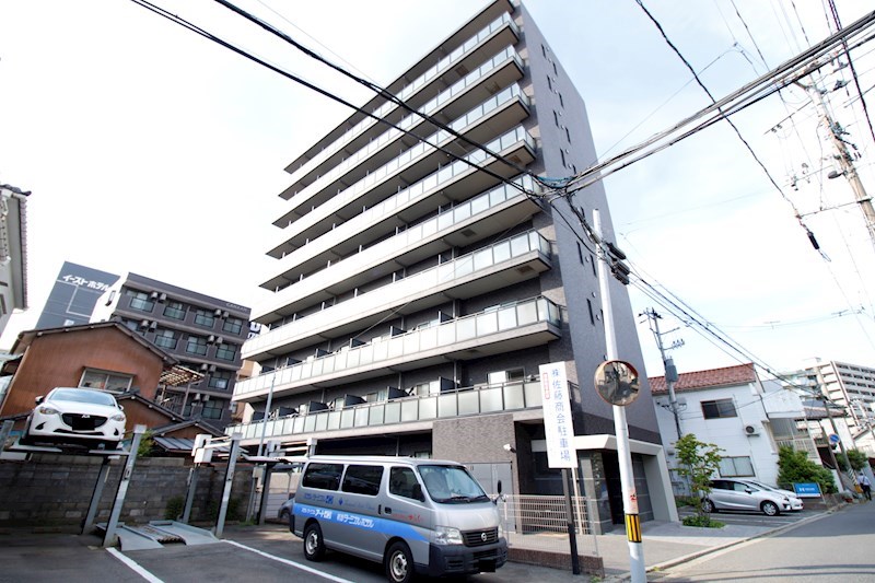 建物外観　駅近のオートロックマンション