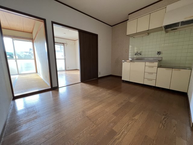 ローズシャトレ王塚台の居間写真