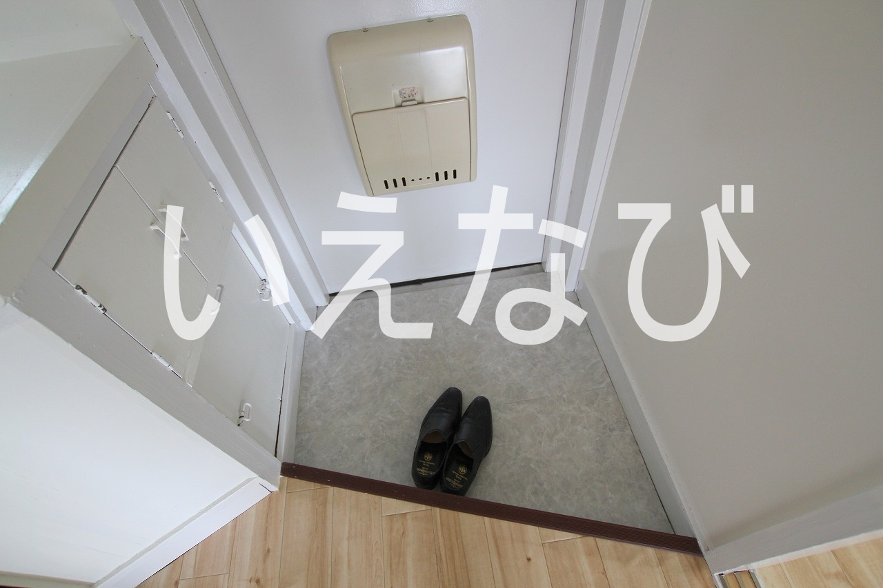 玄関　同一物件です。