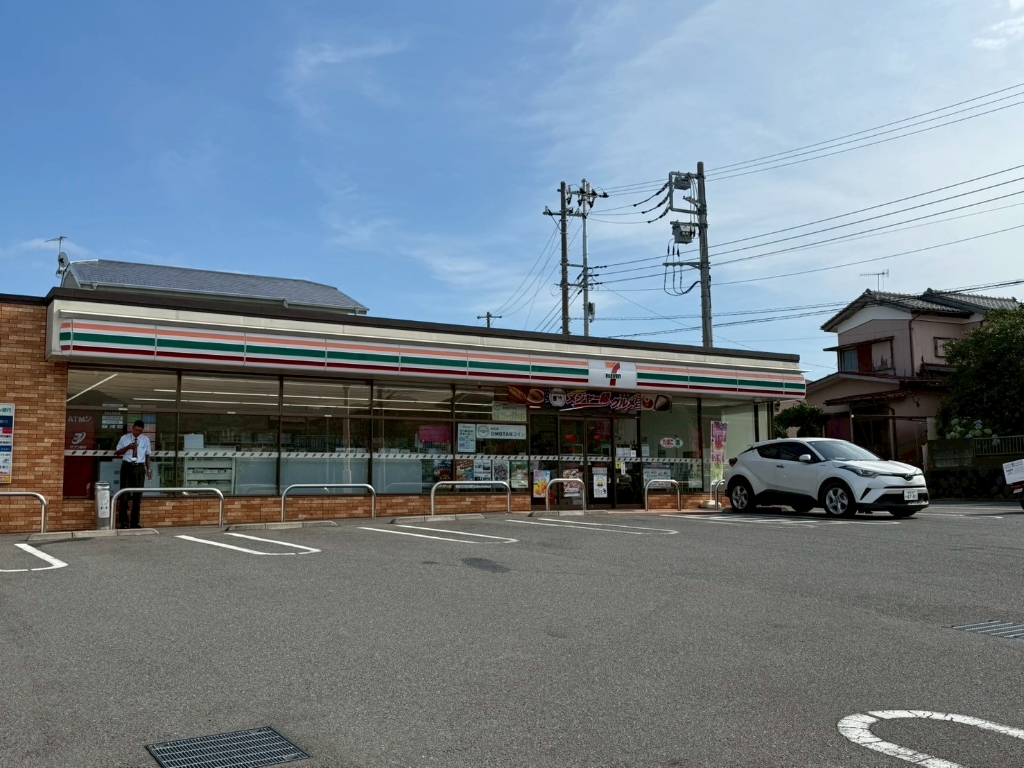 コンビニ　セブンイレブン 秦野東海大学前駅入口店（コンビニ）まで393m