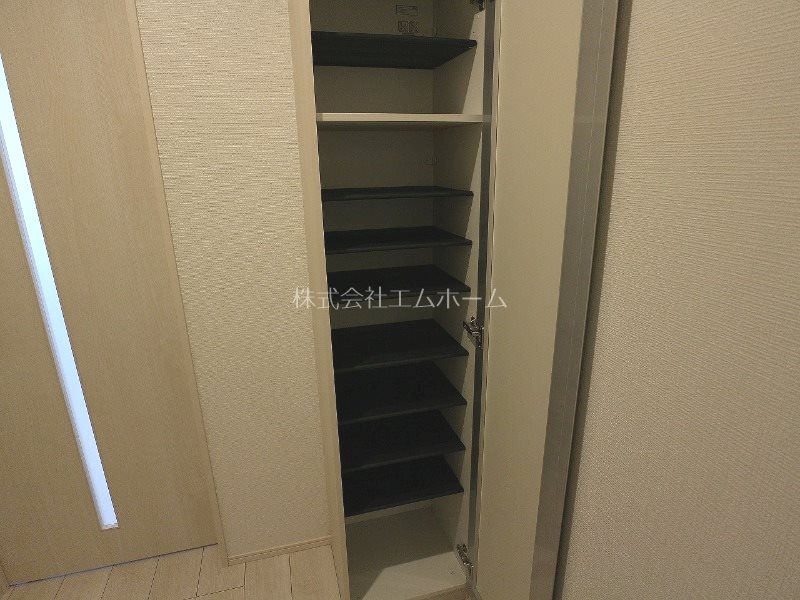 玄関　玄関　シューズボックス付（収納充実）