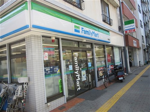 コンビニ　ファミリーマート 六義園店（コンビニ）まで91m