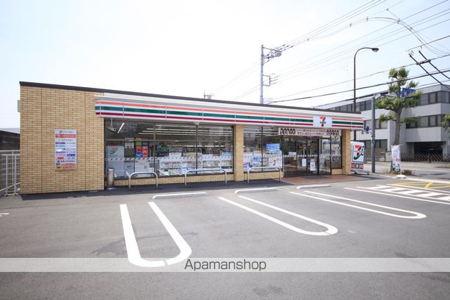 コンビニ　セブンイレブン（コンビニ）まで737m