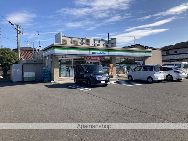 コンビニ　ファミリーマートうぬま朝日町店（コンビニ）まで447m