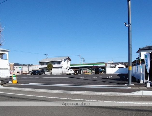 コンビニ　ファミリーマート（コンビニ）まで862m