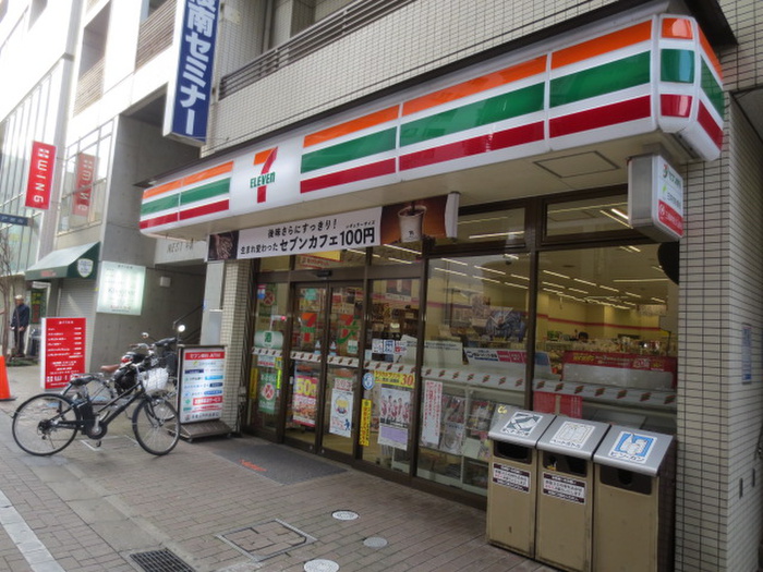 コンビニ　セブンイレブン町田鶴川駅前店（コンビニ）まで600m