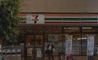 コンビニ　セブン-イレブン 新宿岩戸町店（コンビニ）まで682m