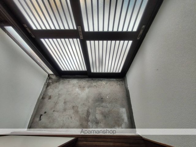阪急宝塚線 蛍池駅 徒歩10分 2階建 築63年の玄関写真