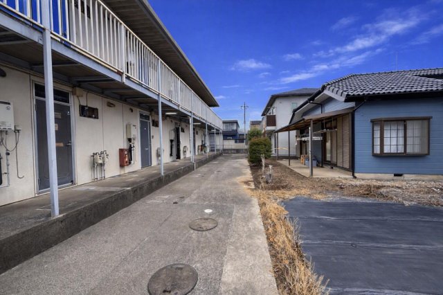 その他共有部分　廊下側もスペース広々で風通しの良い空間です！