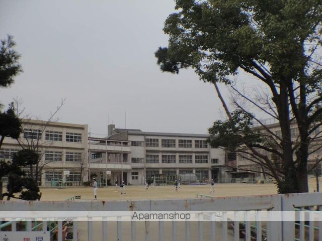 小学校　東大阪市立小学校縄手北小学校（小学校）まで573m
