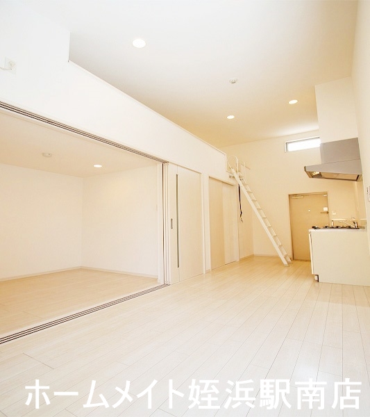 居室・リビング　★ホワイトフローリングで明るい室内♪★※別部屋参考写真