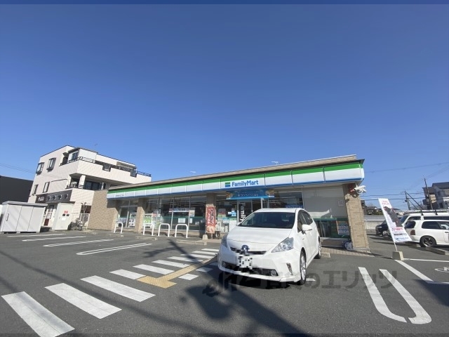 コンビニ　ファミリーマート香芝真美ケ丘二（コンビニ）まで650m