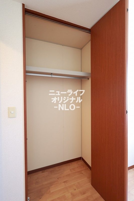 その他設備　洋室収納　天井高を活かしたハンガーパイプ付きクローゼット☆