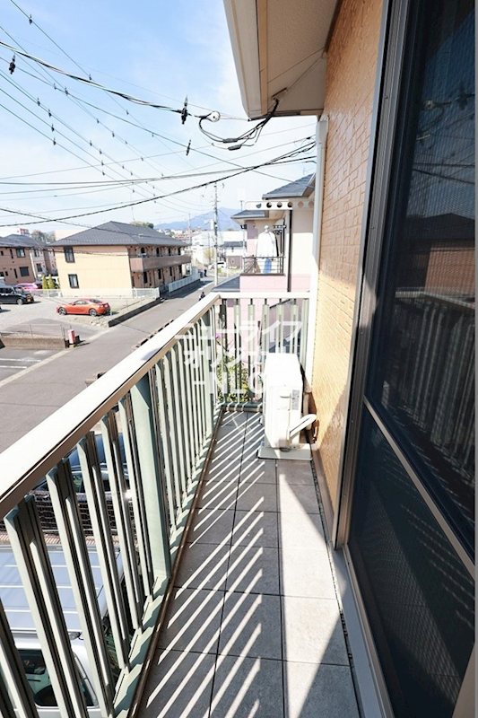 バルコニー　日当たり・風通し良好なので洗濯物も素早く乾きそうです☆