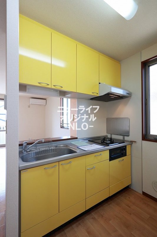 キッチン　グリル付き2口コンロ☆収納も充実しています☆