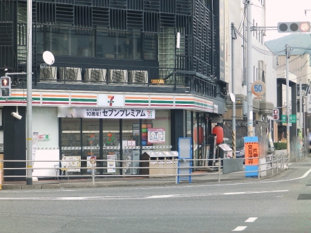 コンビニ　セブンイレブン　新山口駅前店（コンビニ）まで157m