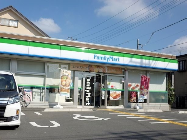 コンビニ　ファミリーマートさいたま堀の内町店（コンビニ）まで388m