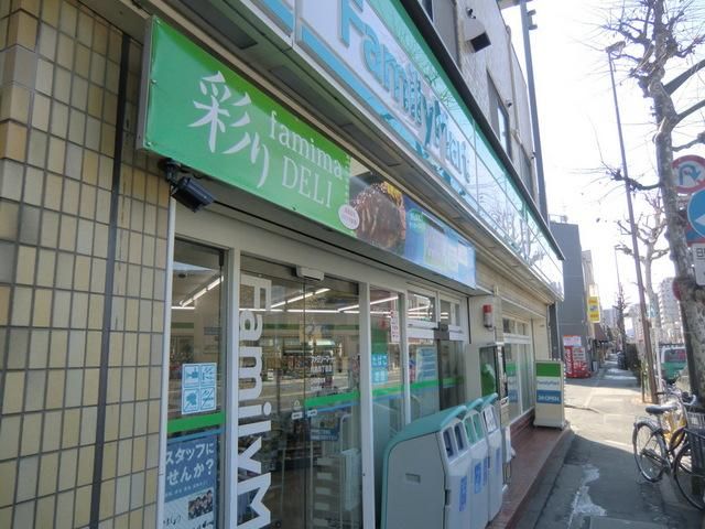 コンビニ　ファミリーマート（コンビニ）まで300m