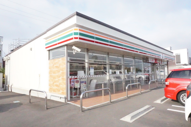 コンビニ　セブンイレブン大和吉田高田西店（コンビニ）まで950m