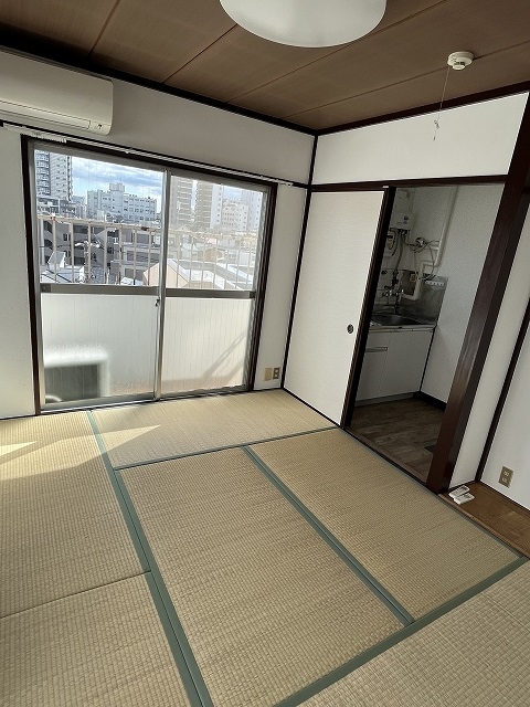 木下ビル 最上階 EZの居間写真