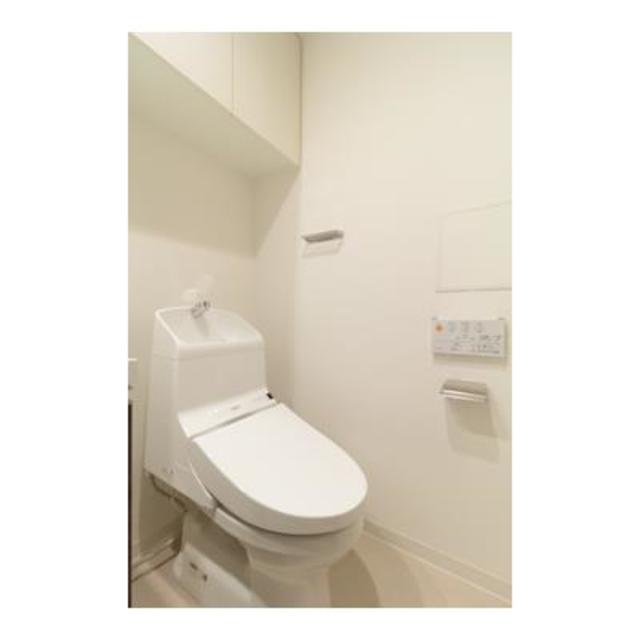 トイレ　※写真は同タイプ住戸です。