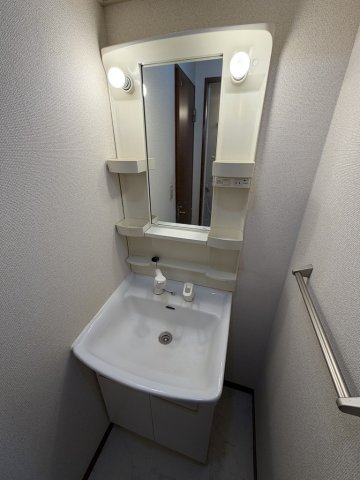 洗面設備　シャンプードレッサーで忙しい朝にも寝癖の付いた頭にも優しい☆