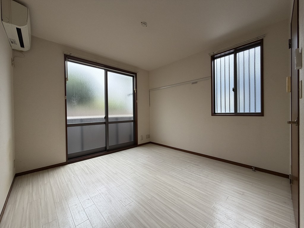 居室・リビング　南東向き角部屋二面採光洋室6.4帖のお部屋です！