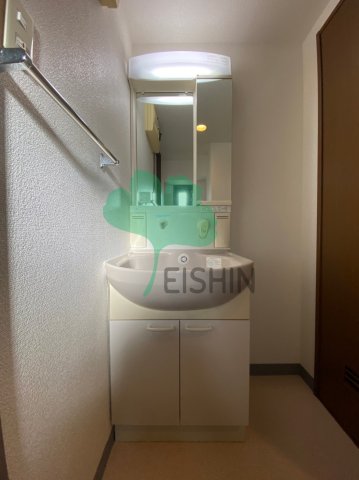 洗面設備　シンプルで使いやすい洗面台です！