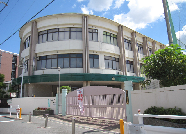 小学校　大阪市立三軒家西小学校（小学校）まで563m