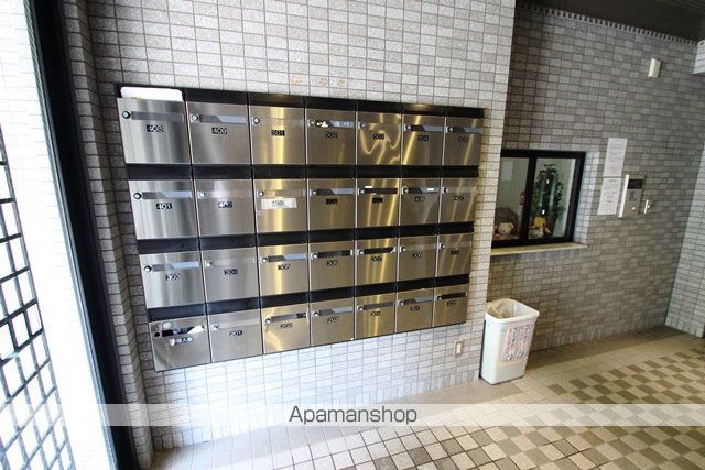 地下鉄御堂筋線 新大阪駅 徒歩9分 9階建 築33年の外観写真