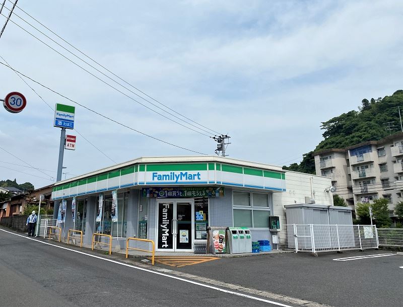 コンビニ　ファミリーマート（コンビニ）まで300m