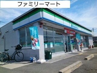 コンビニ　ファミリーマート（コンビニ）まで320m