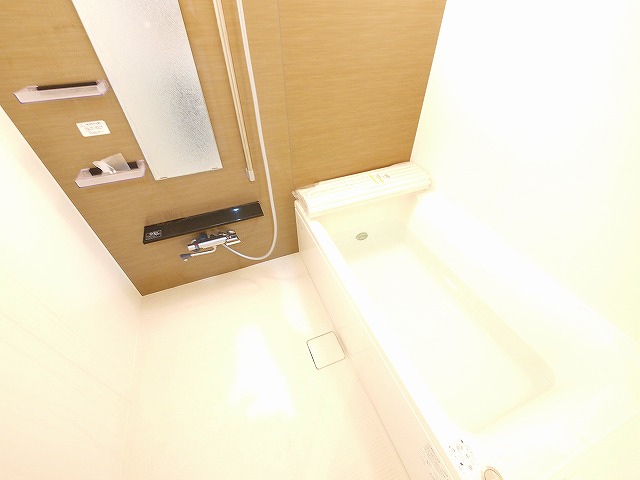 バス・シャワールーム　コンパクトで使いやすいお風呂です