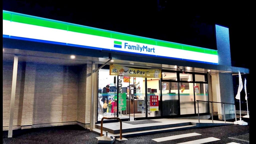 コンビニ　ファミリーマート草加二丁目店（コンビニ）まで340m