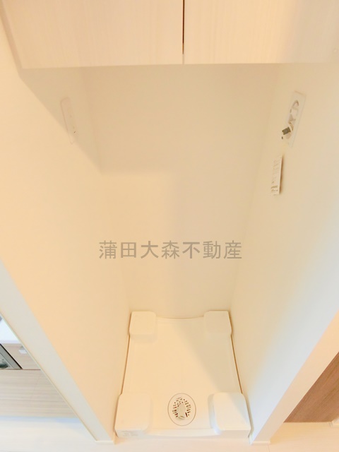 その他設備　吊戸棚収納付きがうれしい洗濯機置き場
