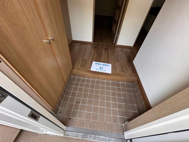京王線 百草園駅 徒歩6分 2階建 築35年の玄関写真