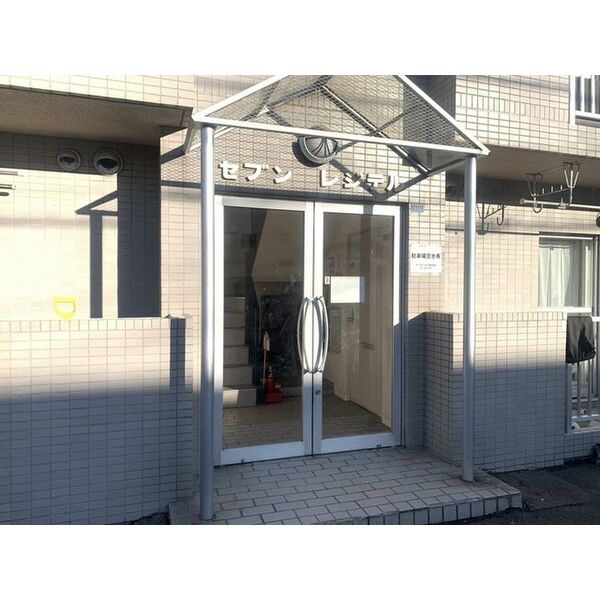 エントランス　落ち着いたエントランスです
