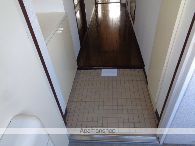 山形新幹線 山形駅 バス乗車時間：8分 最寄りバス停で下車 徒歩4分 3階建 築33年の玄関写真