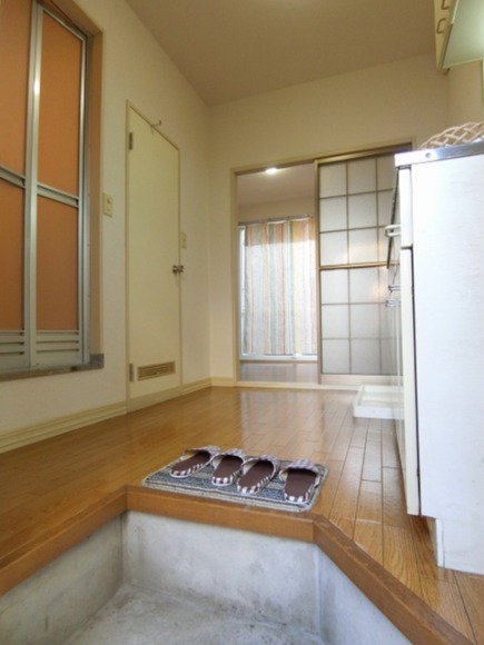 眺望　玄関から室内への景観です！キッチンの奥に洋室6.2帖のお部屋