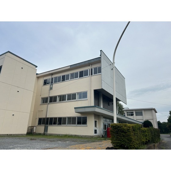 小学校　小諸市立美南ガ丘小学校（小学校）まで712m
