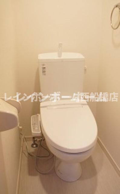 ＪＲ総武線快速 船橋駅 徒歩12分 2階建 築13年のトイレ写真