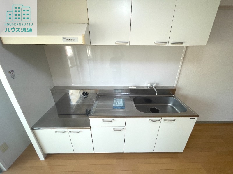 キッチン　※写真は別号室です。